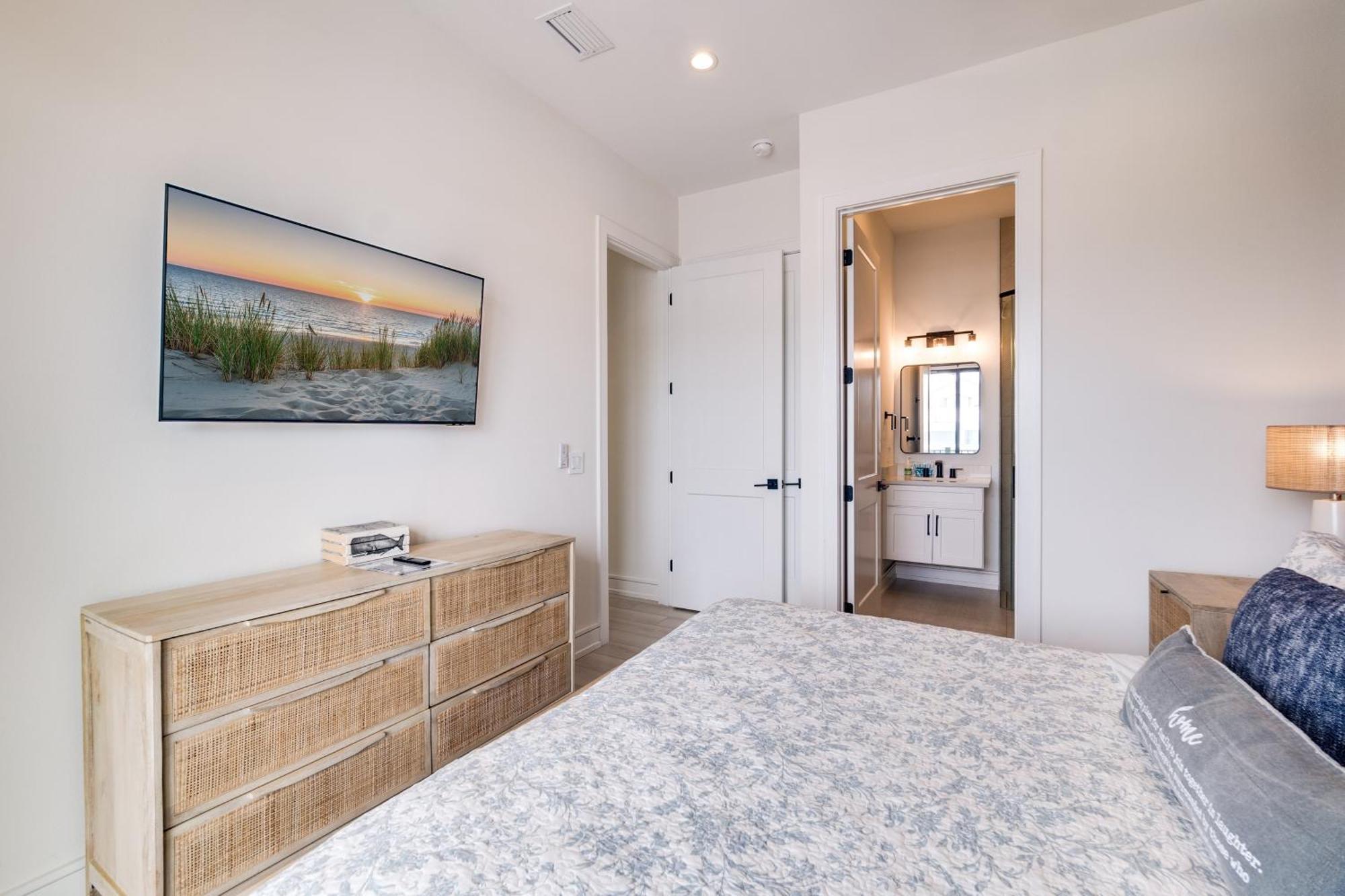 Swanky Bubbles, 9 Beds, 11 Bathrooms, Pet-Friendly With A Rooftop Deck And Steps Away To The Beach! Holmes Beach Exterior photo