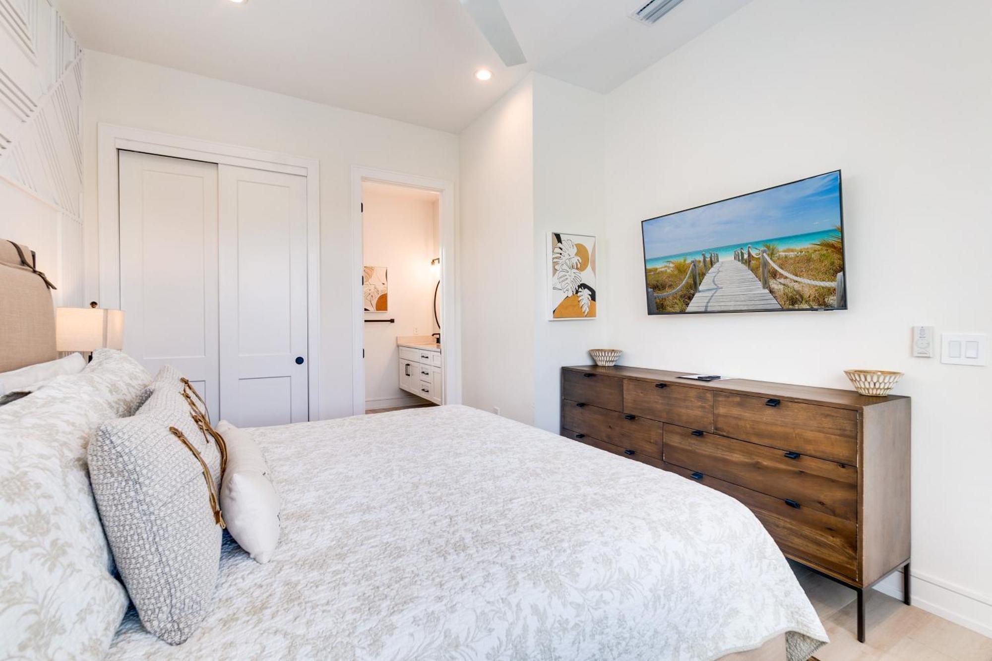 Swanky Bubbles, 9 Beds, 11 Bathrooms, Pet-Friendly With A Rooftop Deck And Steps Away To The Beach! Holmes Beach Exterior photo