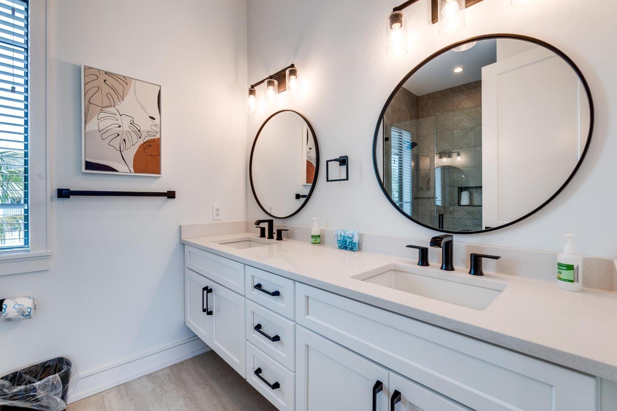 Swanky Bubbles, 9 Beds, 11 Bathrooms, Pet-Friendly With A Rooftop Deck And Steps Away To The Beach! Holmes Beach Exterior photo