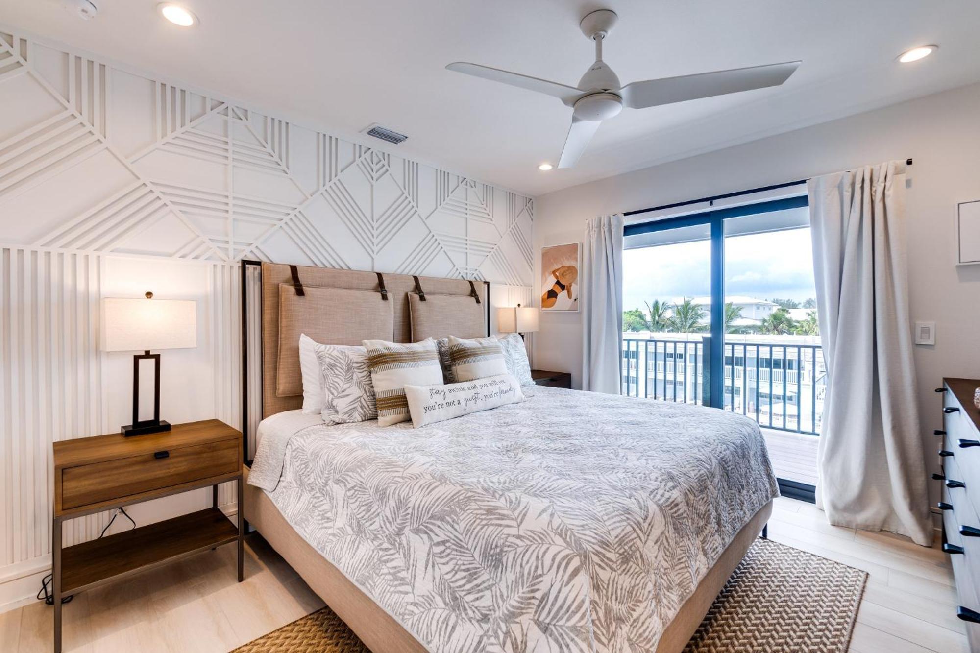 Swanky Bubbles, 9 Beds, 11 Bathrooms, Pet-Friendly With A Rooftop Deck And Steps Away To The Beach! Holmes Beach Exterior photo