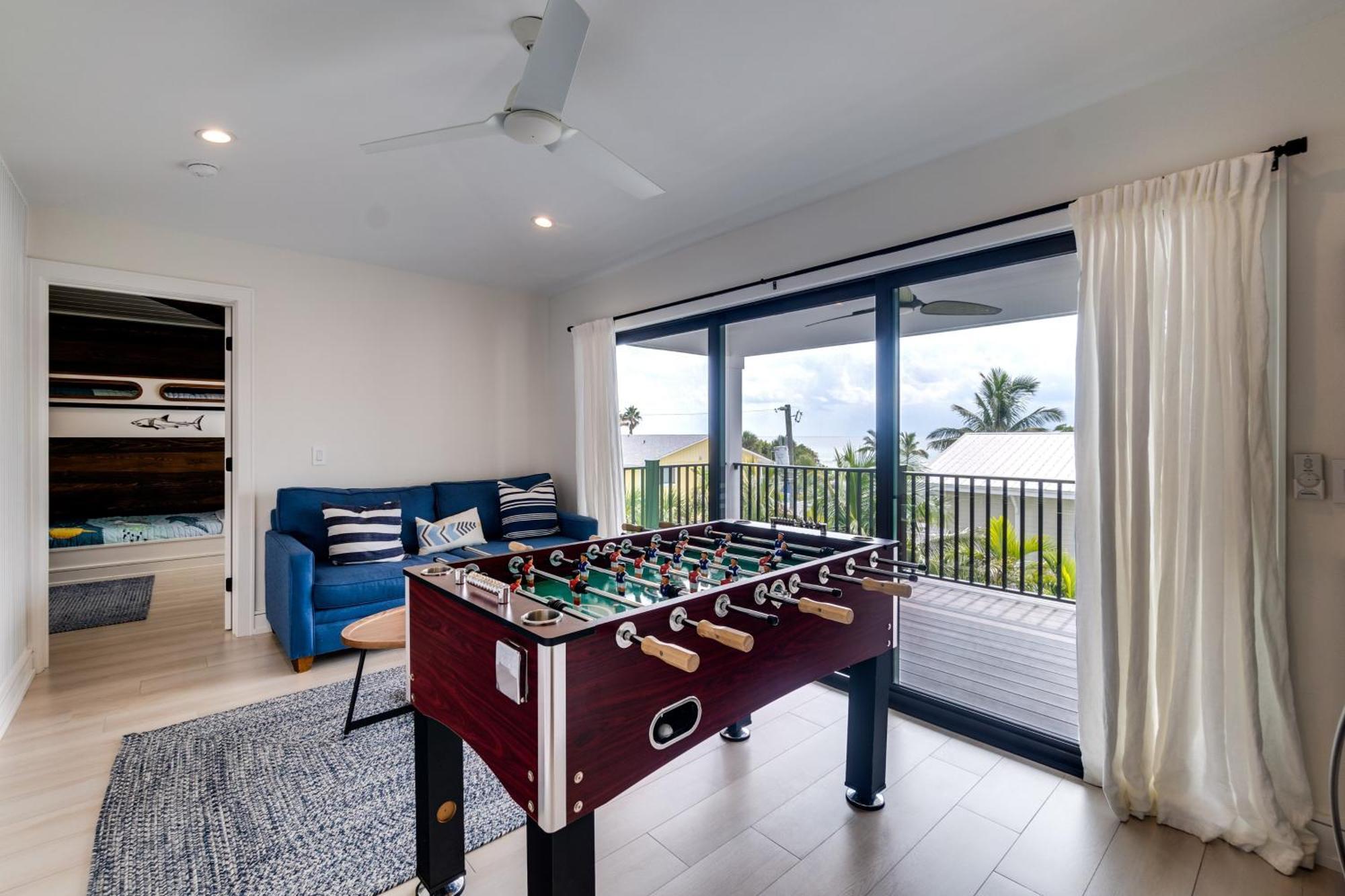Swanky Bubbles, 9 Beds, 11 Bathrooms, Pet-Friendly With A Rooftop Deck And Steps Away To The Beach! Holmes Beach Exterior photo