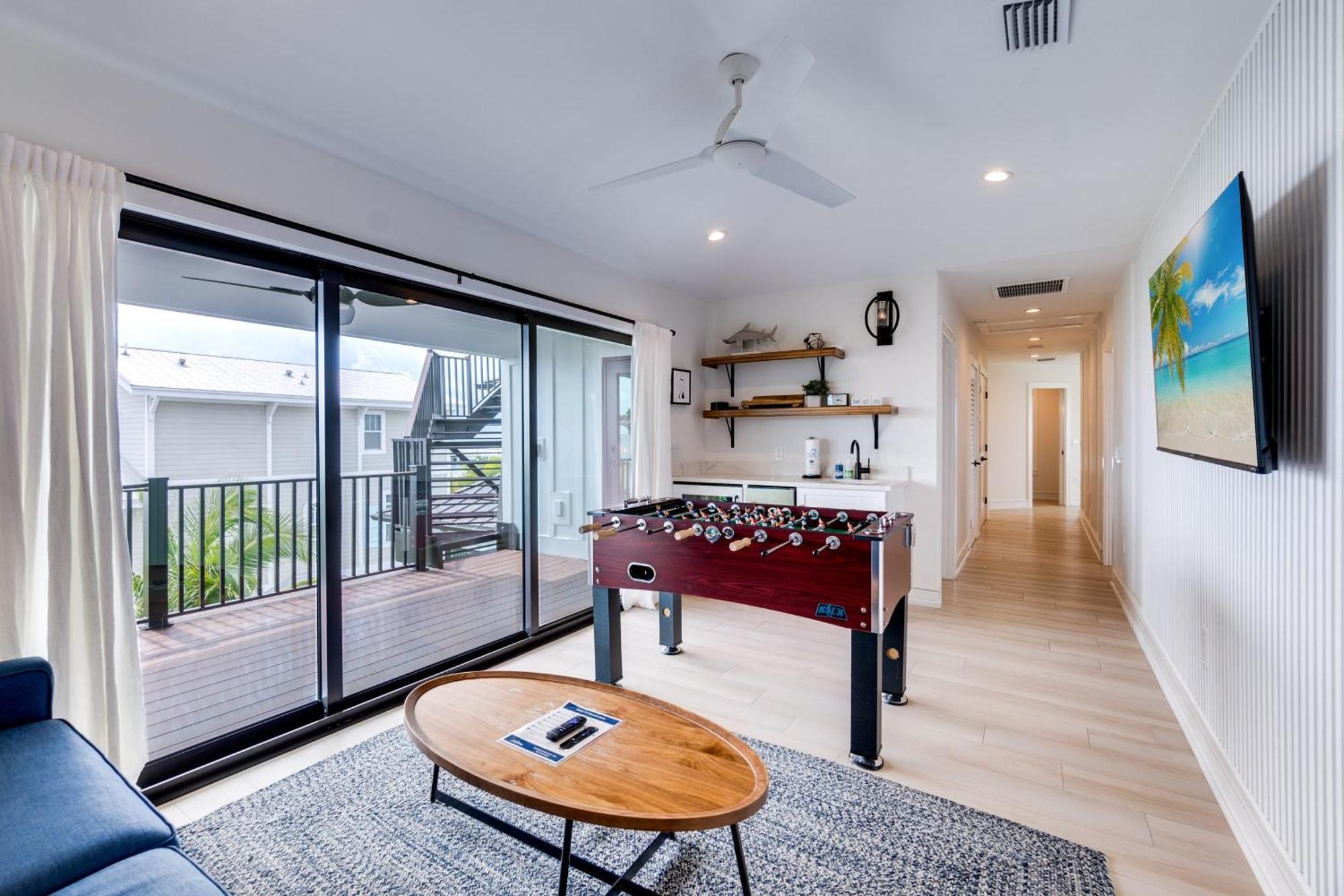 Swanky Bubbles, 9 Beds, 11 Bathrooms, Pet-Friendly With A Rooftop Deck And Steps Away To The Beach! Holmes Beach Exterior photo