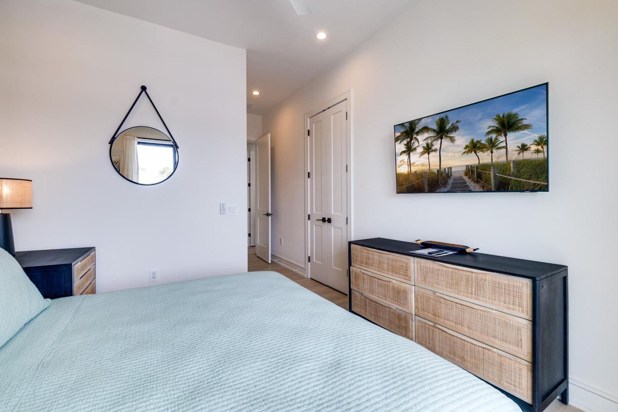 Swanky Bubbles, 9 Beds, 11 Bathrooms, Pet-Friendly With A Rooftop Deck And Steps Away To The Beach! Holmes Beach Exterior photo